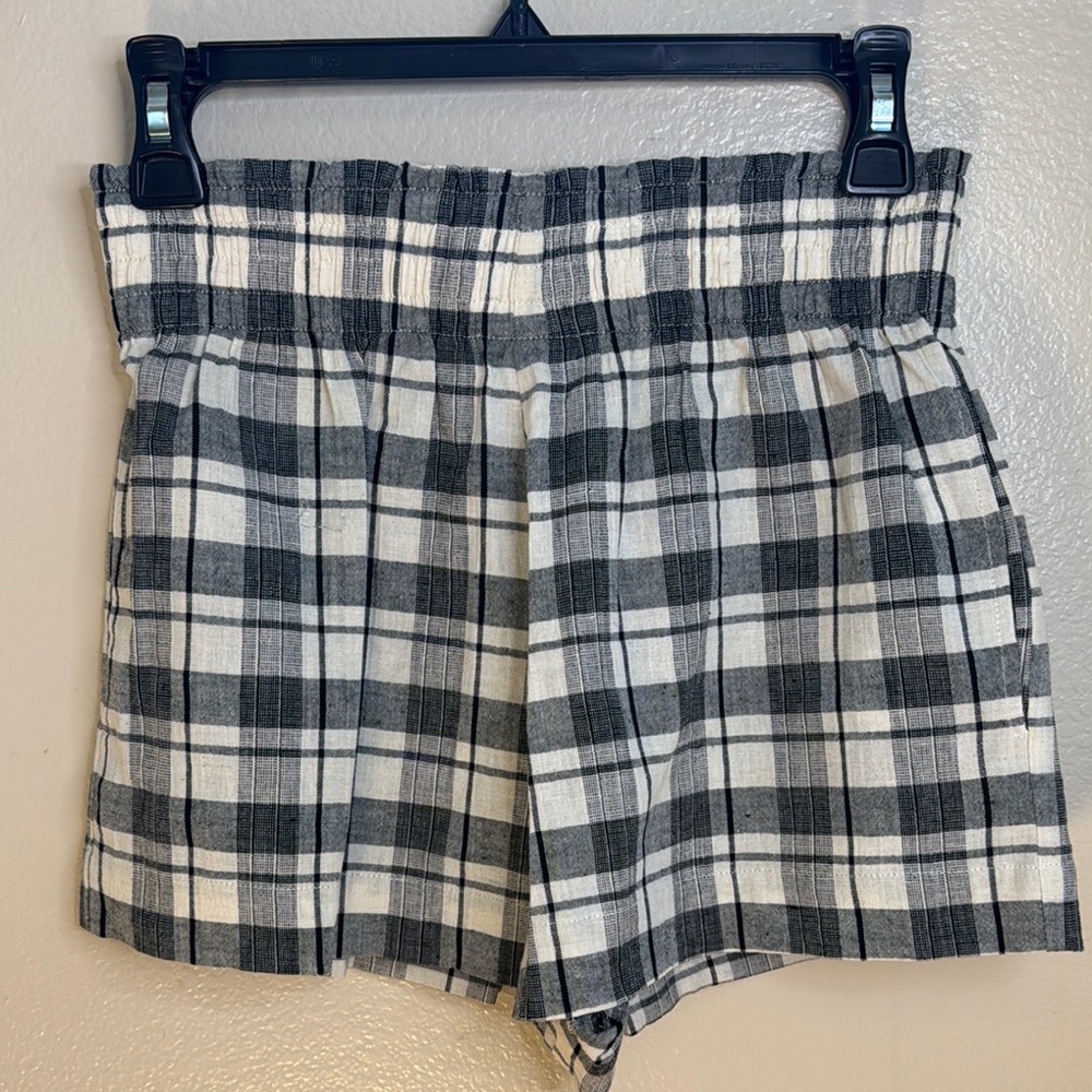 Plaid Linen Women's Shorts in Black and White // The Lady and the Sailor
